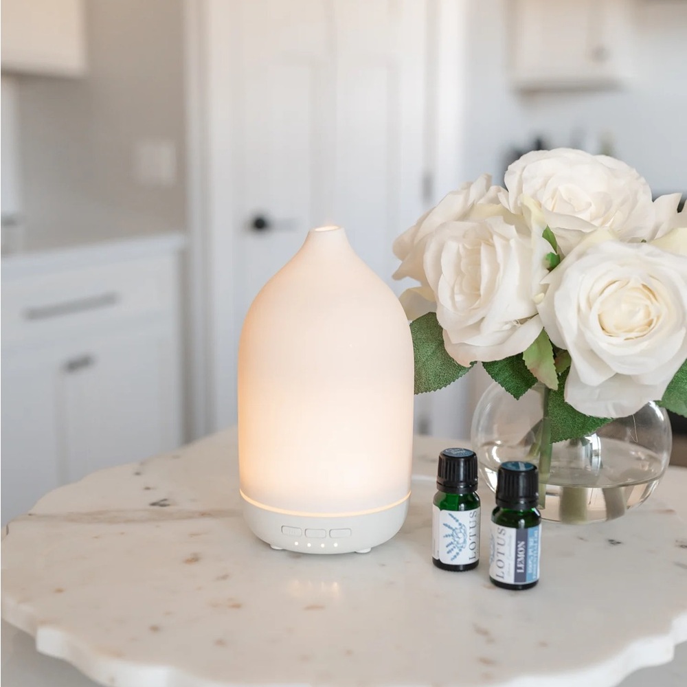 Cream diffuser features a breathing light that creates a candle-like ambiance.